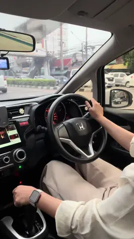 เป็นเช้าวันจันทร์ที่เซอร์ไพรส์มาก รถไม่ติดเล้ยยยย 😎🖤 #hondajazz #jazzgk #ผู้หญิงขับแจ๊ส #ขับรถ #driving #ผู้หญิงขับรถ 