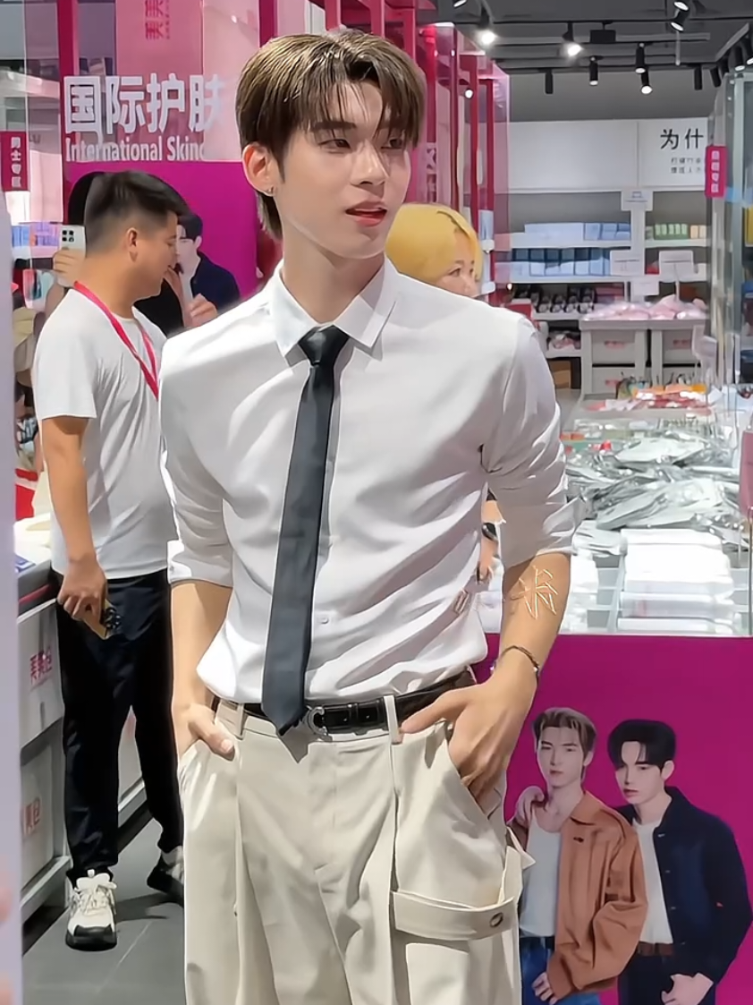 Hia Tee 🙇‍♀️ @teetee.wpc #twnpich #teeteepor #ตี๋ตี๋ป๋อ  #foryou #fyp #viral #xhuong #buteds_team 