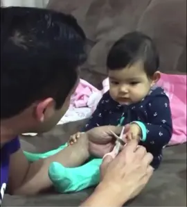 She is so clever ❤️👍🏻. Baby pretends dad's nail clipping hurts her 😂🤣