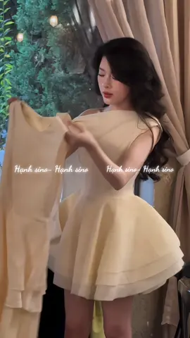 Cổ mê hát😂😂 #xhuong #xh #tiktok #vayxinh #thoitrang #homnaymacgi #thoitrangcongso #viral #trending #homnaymacgi #trend #LearnOnTikTok #phoido #xhtiktok #style #quanao #fashion #outfit #fyp #foryou #thoitrangtiktok 
