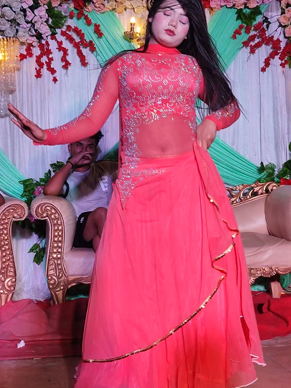 লালপরীর ভাইরাল ডান্স 