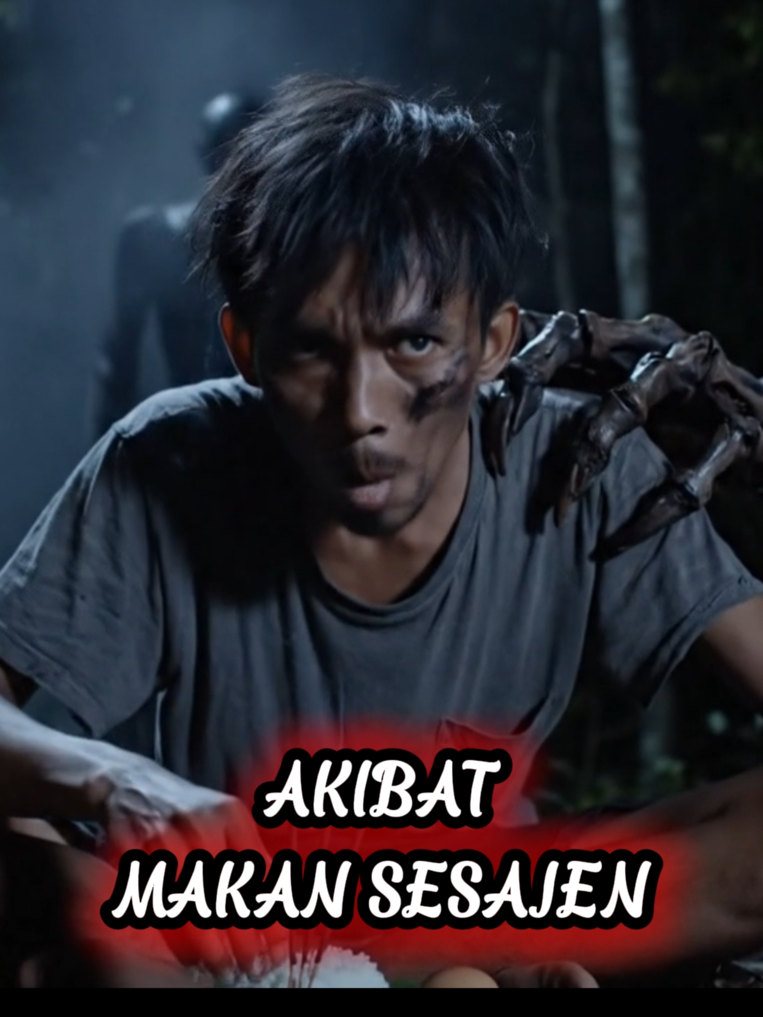 KUTUKAN MAKAN SESAJEN Di sebuah dusun terpencil bernama Ngalor Seti, seorang pemuda bernama Jasman menolak adat dan menertawakan kepercayaan leluhur. Ia menendang dan memakan sesajen yang ditujukan untuk penunggu pohon keramat. Tapi malam itu… tubuhnya mulai berubah. Muntahan hitam, mata membiru, dan sosok mengerikan muncul di tengah hutan. Sebuah kisah nyata yang masih dibisikkan warga hingga hari ini. Tonton sampai akhir, dan jangan pernah sepelekan adat… #HorrorIndonesia #CeritaHororNyata #Sesajen #PenungguHutan #Jasman #HororJawa #MakanSesajen #TradisiLokal #CeritaMistik #AkibatKesombongan #DusunAngker #PohonKeramat #FilmPendekHoror #KisahNyata #HororRealistis