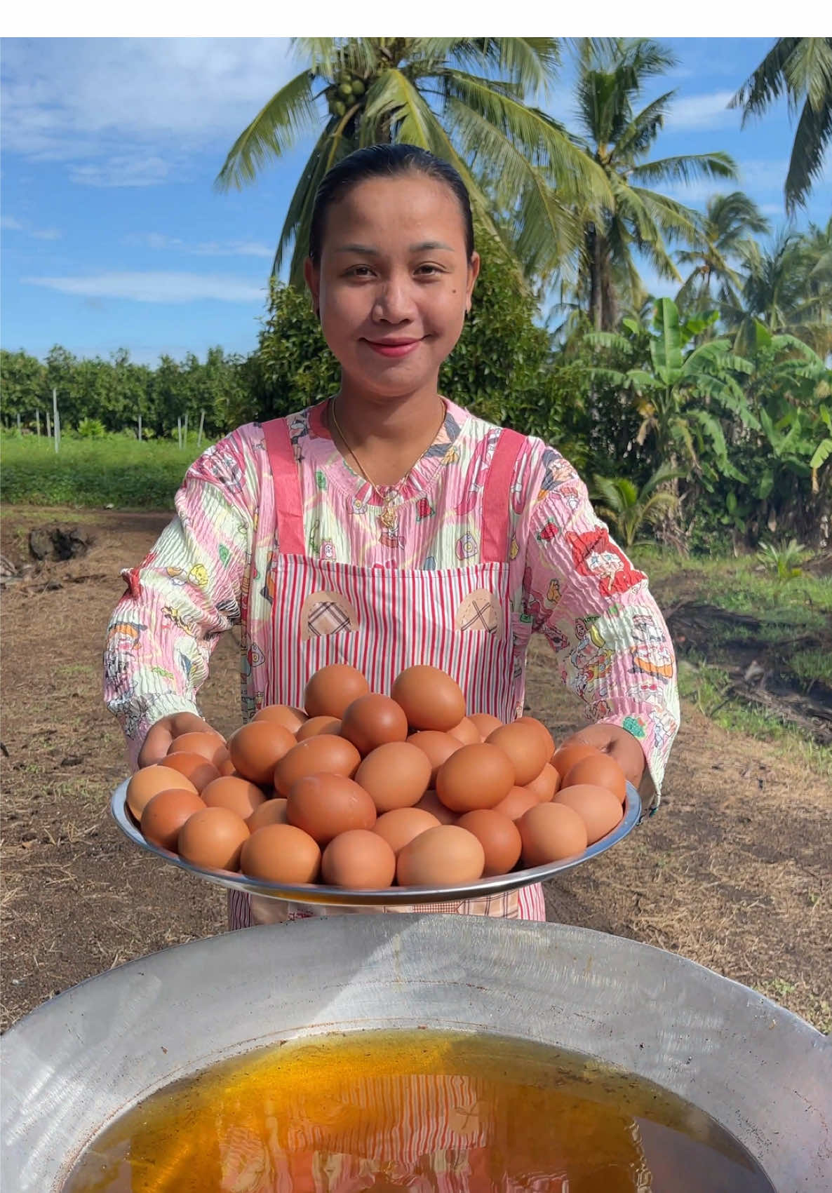 Crispy Fried Eggs with Salt & Chili pepper – Easy Village Recipe! #FoodTok #EasyRecipe #foodtokusa #ASMRCooking 