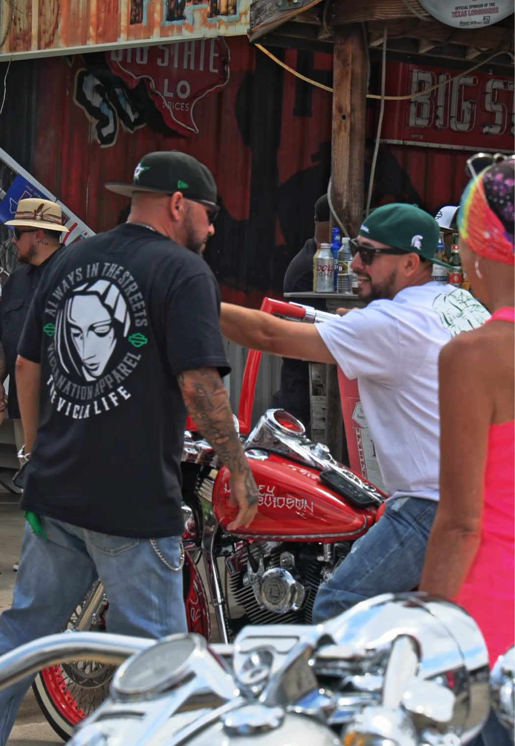 CHICAS & VICLAS “The Show” this August 16th at @blackgoldharleydavidson_ from 11am-4pm!! After Party @brasstapallen  from 4:30pm till close!! Pre meet @halesspeedshopclothing on August 15th 5pm-8pm ———————————————— YouTube: Lugnuts.Guapo Instagram @Lugnuts.Guapo Facebook.com/Lugnuts.Guapo Snapchat: Lugnuts.Guapo X: Lugnuts.Guapo ———————————————— (I do not own the rights to this music)  #vicla #harleydavidson #cholostyle #choloharley #deluxe #roadking  ————————————————  #GETSOMEWINDTHERAPY #DATEUNATERAPIADEAIRE 