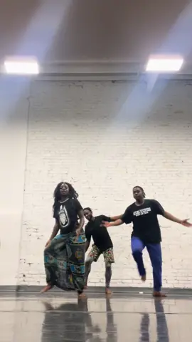 We so Senegalese🤭🇸🇳. @Adrean Maxwell #ambiance #senegalaise_tik_tok dc: @ImaniaFatima 