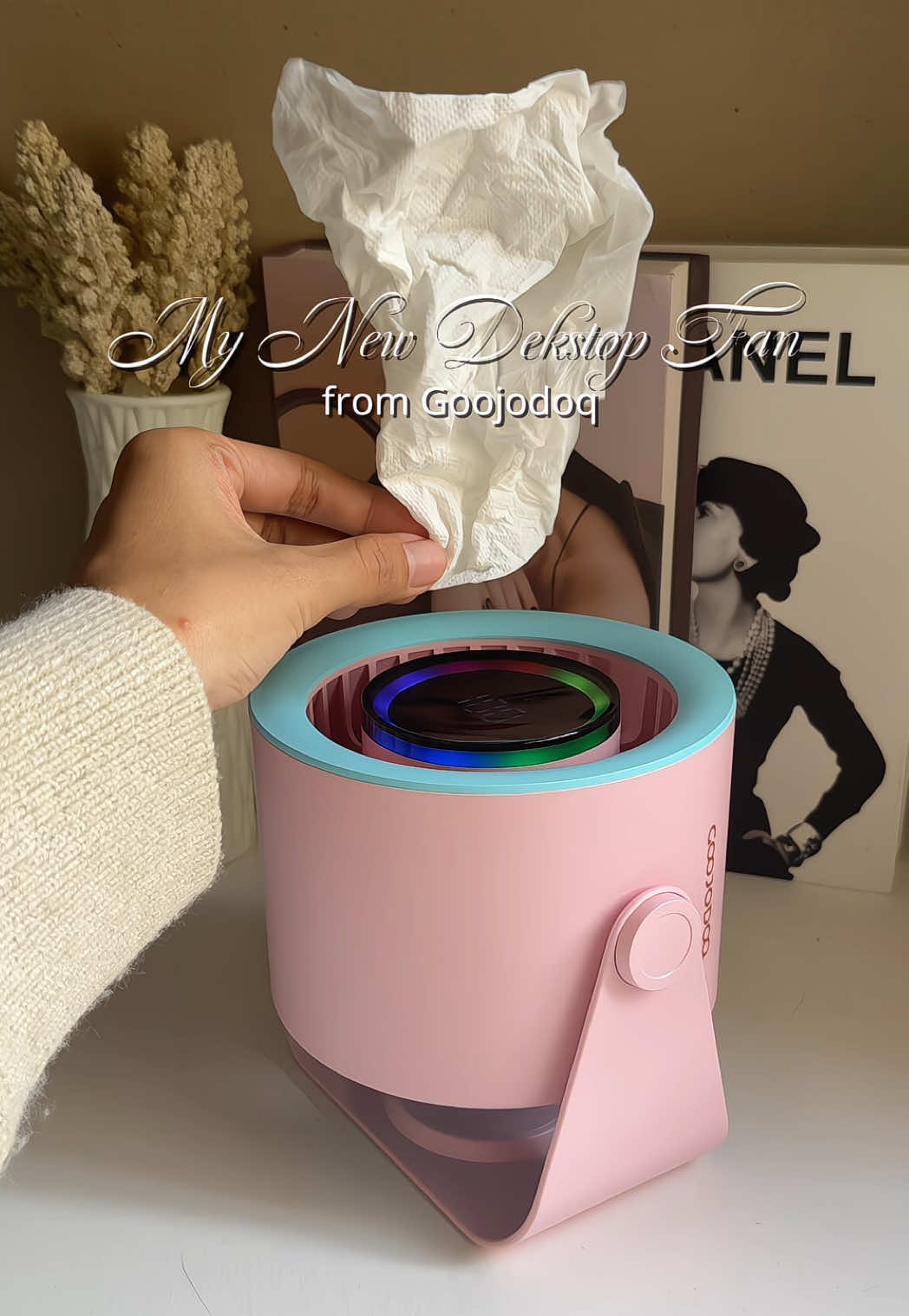 This cute pink fan keeps me cool while studying & speeds up my skincare drying time 💗 Definitely a new daily essential!😍 @GOOJODOQ MY OFFICIAL  #goojodoq #goojodoqfan #deskfan #fanportable #goojodoqdeskfan #fanforstudent #goojodoqmy 