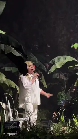 Ednita Nazario performing “LO QUE PASÓ A HAWAii” at Bad Bunny’s ReSIDEnciA 6th in Puerto Rico. 🐸🇵🇷⭐️⭐️⭐️⭐️🎥 #ednitanazario #worldlatinstar #badbunny #2025 #puertorico🇵🇷 #puertorico #coliseo #choliseodepuertorico  ————- WorldLatinStar.com