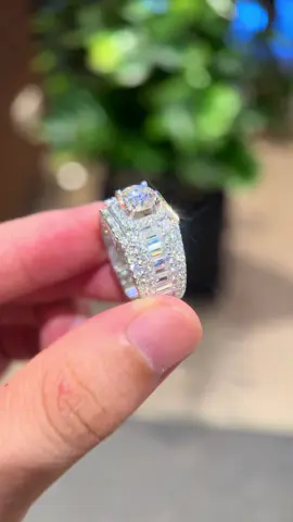 Nghe nói Ổ nhẫn này đang làm mưa làm gió 💍💎 Dễ đeo và sáng đẹp #nhan #trangsuc #phugialuxury #moissanite #combodia 