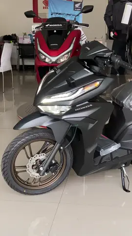 Cukup dp 500 rb saja sudah bisa kredit motor vario 125 cbs iss ini  ✅Persyaratan ktp dan kk  ✅Hanya melayani wilayah Surabaya Sidoarjo dan Gresik  ✅Bisa tukar tambah dengan motor lama all merek  Yang mau tanya seputar promo Honda bisa hub:☎️ 083847451263 feri #honda #hondavario #vario #vario125 #vario125iss #delaersurabaya #ferihondasurabaya 