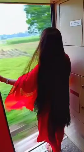 এই ছেড়ে যাওয়ার যুগেও ভালোবাসা খোজে বোকা মানুষ গুলোর মধ্যে আমি একজন..!!😅💔