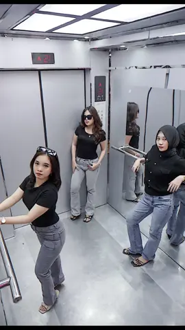 @self poto studio jambi #photobooth #elevator #jambi 