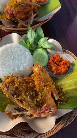 Nasi Ayam Goreng sambal bawang korek #kulinertulungagung #fypage #kulinerbebekgoreng #terlaris🔥🔥 #tulungagung24jam💫⚡ #bebekpanglimasudirman 