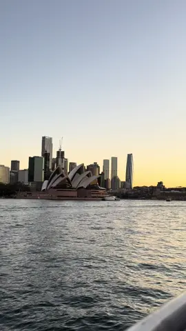 Sydney🇦🇺✨ . . . #sydney #australia #nsw #oparahouse #visitnswaustralia #sydneyoperahouse 