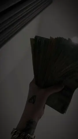 #CapCut Kiếm tiền để sống hay sống để kiếm tiền🧐