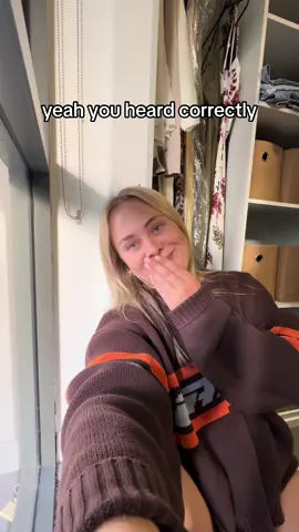 Lover girl to the core. Come along for the journey 😋 #movingabroad #longdistancerelationship #kwt #kuwait #lovergirl 