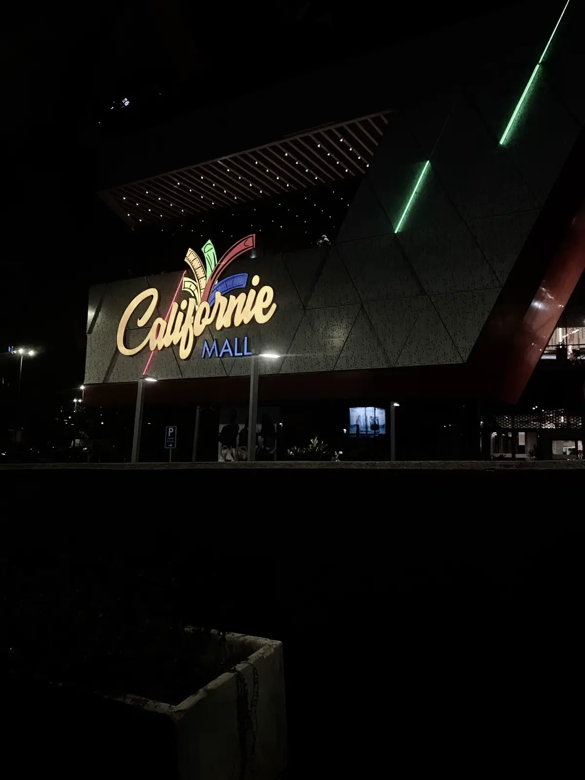 Just one minute to admire the pathe cinema!  📍Casablanca , California mall  Nice experience and quiet atmosphere #tourisme #casablanca #cinema #pathe 