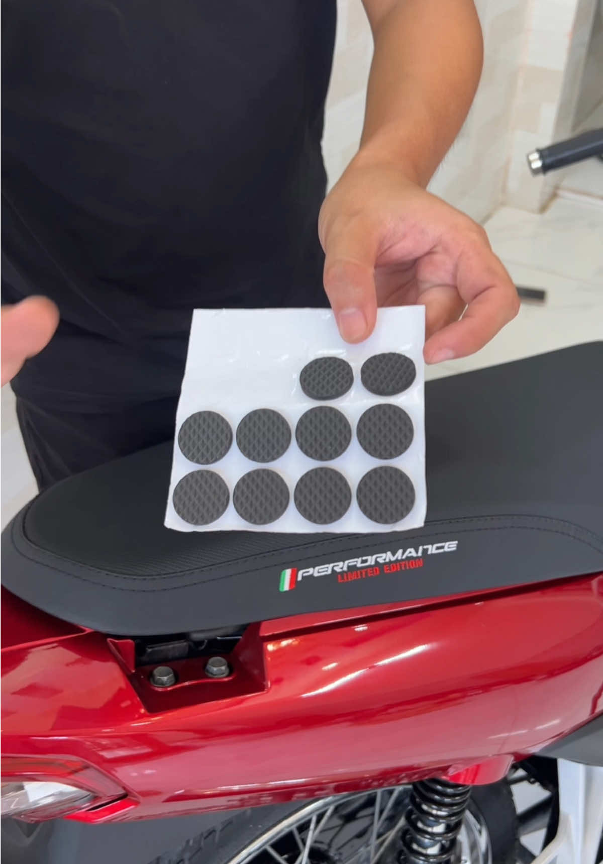 Miếng dán chống rè yên,nhựa dàn áo 8k #chongreyen #miengdanreyenxe #kieudanao #kieuyenxemay 