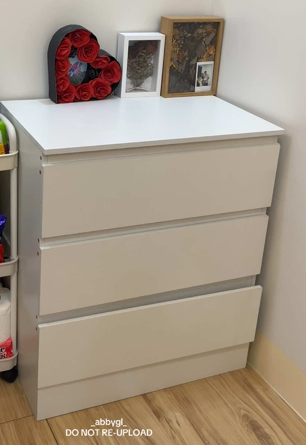 White cabinet 🫶 #whitecabinets #whitedrawer #whiteroom #roomdecor 