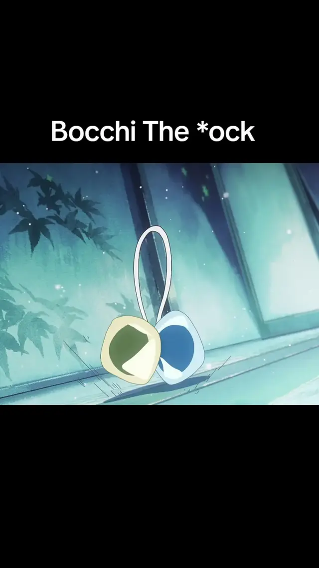 #bocchitherock #одинокийрокер #fyp #реки  Главная героиня — Хитори Гото, застенчивая и социально тревожная школьница, мечтающая стать рок-звездой. Несмотря на её неумение общаться с людьми, она годами оттачивала гитарное мастерство, записывая каверы у себя в комнате. Всё меняется, когда её случайно находят участницы начинающей группы «Kessoku Band» и приглашают стать их гитаристкой.   Теперь Ботти (как её называют новые друзья) вынуждена бороться со своей тревожностью, выступать на сцене и учиться взаимодействовать с окружающими. Аниме сочетает искромётный юмор, трогательные моменты и потрясающую музыку, рассказывая историю о преодолении страхов, дружбе и любви к музыке.