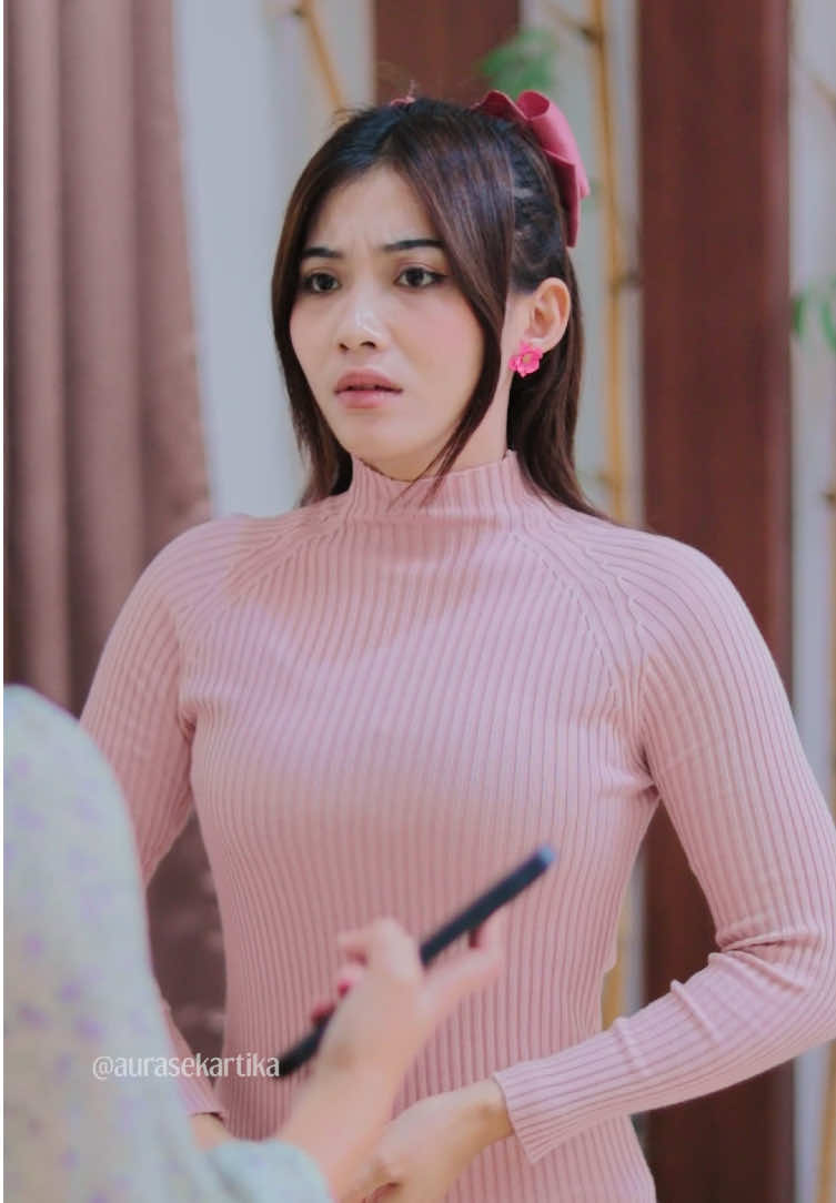 Gara-gara video call, HP disita. @Suneeday Creative  #SerialTikTok #TikTokTainment #TikTokSeries #TikTokSeriesFuture #drama #aurasekartika #suneedaycreative #dramatiktok #viraltiktok #kehidupan #pacar #cinta #crush #keluarga #jodoh 