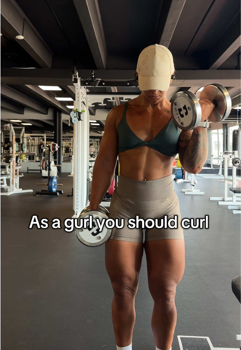 Yes I’m licensed to use these guns 😛 #foryou#GymTok#femalebodybuilding#gymrat#fitnessgirl#girlswholift#womenwithmuscle