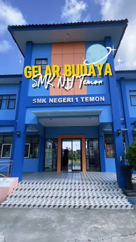 🎭✨ Penutupan MPLS SMK Negeri 1 Temon: Meriahkan dengan Gelar Budaya! Hari terakhir MPLS 2025 ditutup dengan semangat budaya yang membara! Setiap kelas menampilkan pentas budaya dengan tema utama: Budaya Jawa — mulai dari tari tradisional, tembang Jawa, fashion show batik, hingga drama berbahasa Jawa yang penuh makna. Tak hanya menampilkan kreativitas, kegiatan ini juga jadi wujud nyata cinta siswa terhadap budaya lokal yang adiluhung. Terima kasih atas semangat dan partisipasinya, teman-teman baru! Selamat datang di keluarga besar SMK Negeri 1 Temon! 🌾 ⁣@btkpdiy @Jogja Belajar TV  #MPLS2025 #SMKTemon #GelarBudayaJawa #CintaBudayaLokal #MPLSTemon #BudayaAdiluhung #BanggaBerbudaya #SMKHebat