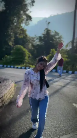 এই জীবনে আর কি আছে , তাই ঘুরো ফিরো অ্যাস করি 😜🥰 #sanjidasnigdha #teamsanjida 