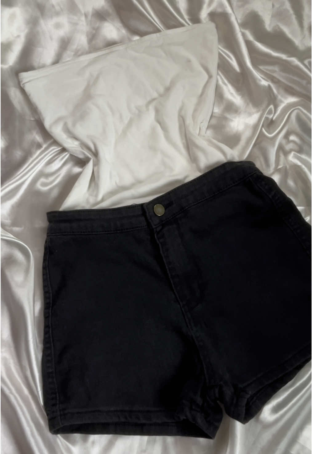 stretchable ‘yan mga sis, highwaist din!! 