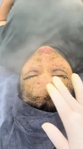 Mụn cám , bã đầu đen , sợi bã nhờn,  lỗ chân lông to thì hãy ghé Vy oanh để dc peel tảo 4a mát lạnh.  Da dc căng bóng sạch sâu nhé ce .  Ib để dc giá ưu đãi ak !#peelmun #Vyoanhbeauty02lkv10hudsơntây #chămsocdadmp #gội_đầu_thư_giãn_siêu_phê 