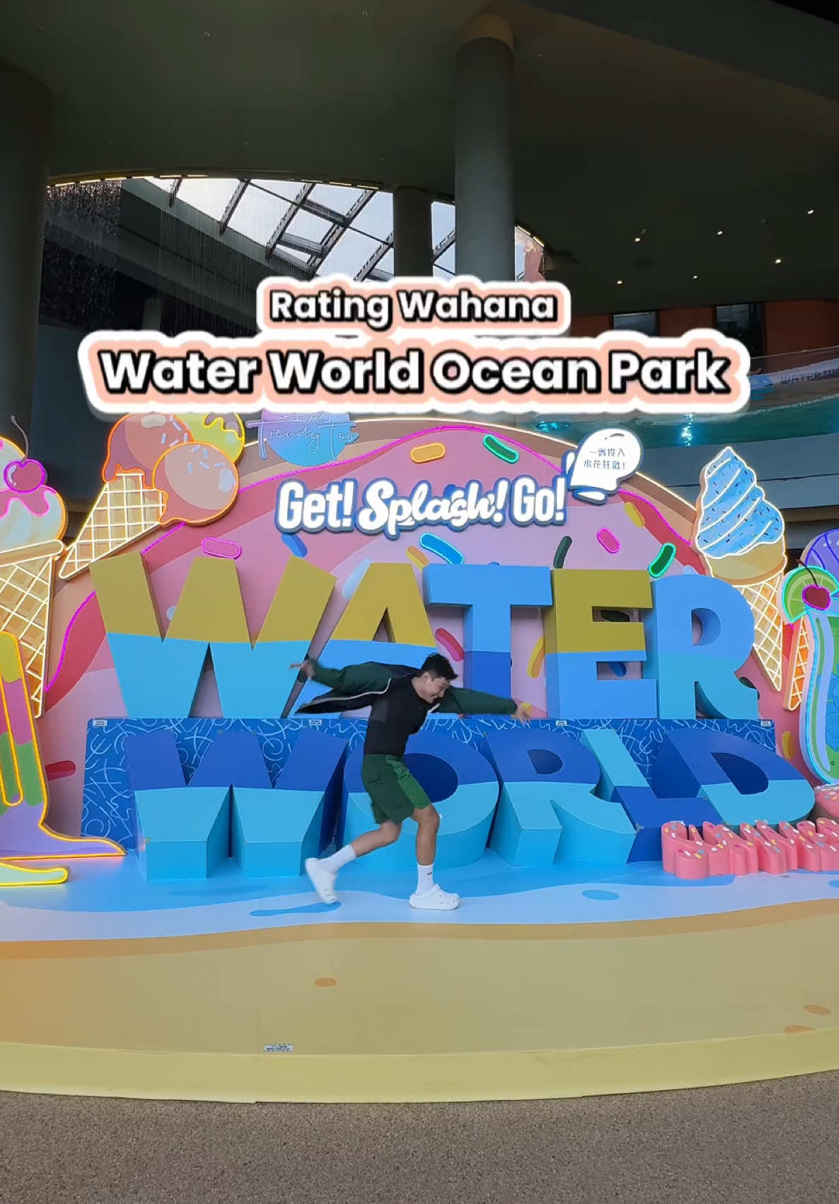seru juga maen ke Water World Ocean Park!!! walau paha belang. jangan lupa book apapun buat liburan pake kode promo 
