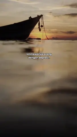 Depresi sering kali tidak terlihat dari luar. Banyak orang dengan depresi menjalankan hidupnya dengan high-functioning depression, yakni mereka tetap bekerja, tertawa, dan membantu orang lain, padahal dalam diri mereka sedang bertempur dengan rasa hampa, cemas, dan lelah yang konstan. Banyak orang dengan depresi belajar untuk menekan emosinya agar tetap bisa berfungsi. Hal ini sering kali membuat mereka tidak terlihat sedang berjuang.  #psikologi #psikologiindonesia #KesehatanMental #MentalHealth #fyp #foryou #sehatmental #konsultasi #psikolog #dengarkantubuhmu #CapCut 