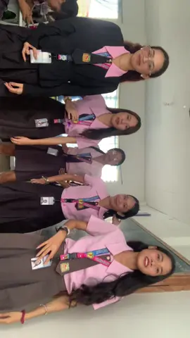 naa man guro ni gamay ang duha😭