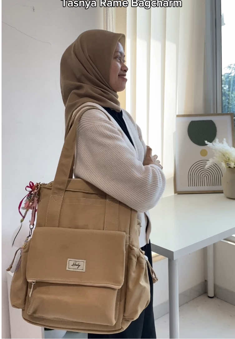 Kamu tim tas polos atau tas rame nih? 😆 #hody #hodybag #xyzbcafypシ #fyp #bagcharm #bagcharms #bagcharmlucu #selasabergaya 