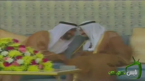 زيارة صاحب السمو الشيخ زايد بن سلطان آل نهيان رئيس الدولة إلى دولة الكويت الشقيقة وكان في استقباله أمير دولة الكويت الشقيقة صاحب السمو الشيخ جابر الاحمد الجابر الصباح و ذالك بمناسبة انعقاد القمة الخليجية في الكويت عام 1984 م رحمهم الله 🇦🇪🇰🇼.      #الامارات_العربية_المتحده🇦🇪     #الكويت    #السعودية     #قطر   #عمان    #البحرين    #الخليج    