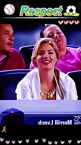 A heartwarming scene on the sports field #football #footbal #Soccer #respect #tiktokshop #viral #fyp #foryou #good #NBA #player #usa🇺🇸 #usa_tiktok #competition #usas #basketball #sportsma #baseball 