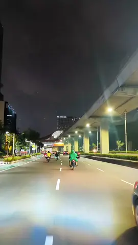 Dimalam yang panjang begini biasanya kamu pakai buat apa, ngegalau?,nugas,belajar atauuu tidur aja?  Original video by @zoomie77 📱 Google Pixel 7 Pro  🎥 Cinematic vidio @nalwavee  🔧 Cocok buat Story, Prank, Kata-kata  📥 Follow buat stok video original tiap hari #fyppppppppppppppppppppppp   #mentahanvidio #mentahanvideo #mentahan #xyzbcafypシ 