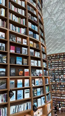 Você comigo na Coreia 🇰🇷🍚 #coreiadosul #starfieldlibrary #kdrama #korean #coreiadosul🇰🇷🇧🇷brasil #livraria 