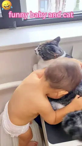 Funny baby and cats 😂#baby #funny #tiktok #fyp #Foryou #funnyvideos #funnytiktok #funnybaby #cat 