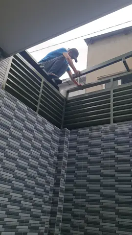 Khung lam mái poly bảo vệ sân sau #xuhuongtiktok #xuhuong #khungbaovephiasaunha #cokhixaydung 