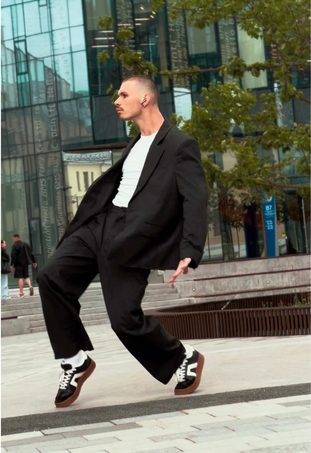 #choreographer #contemporarydance #dance #dancer #experimentaldance #experimentalmusic #maledancer #choreography 