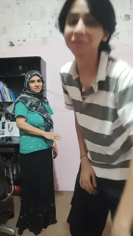 فقد مامانم😂#tiktokdance #تیک_تاک_ایرانی #fypシ゚ #fypage #foryou #فوریو #fyp #فوریو_نظری_به_حال_ما_کن #فوریو_بری_نری_به_چپمه #fyppppppppppppppppppppppp #فوریوپیج #فوریو_پاشم_بیام_جرت_بدم #Dance #خنده #funny 