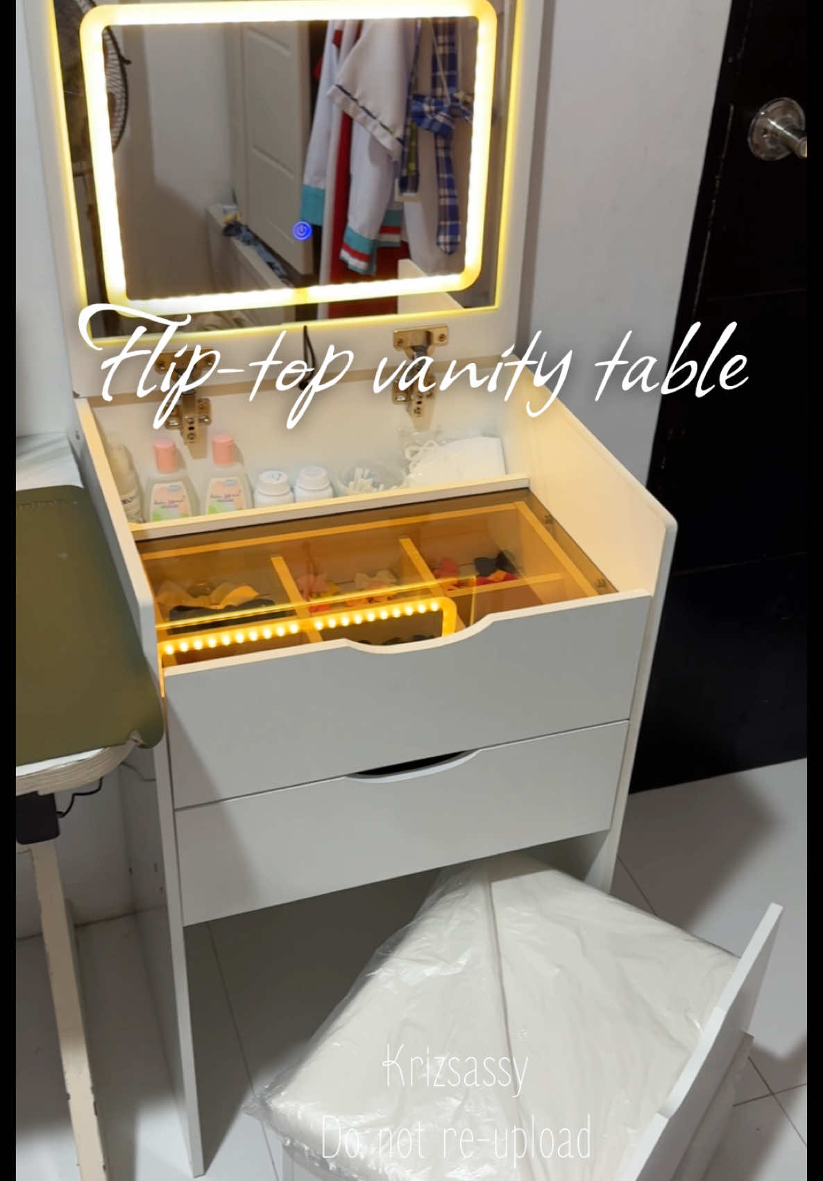Flip-top vanity table with mirror light  and chair  / drawer storage cabinet #dressingtable #vanitytable #fliptopvanitytable #titktokfinds #tiktokrecomendations #fypシ #fyp #krizsassy 