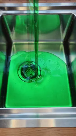 6 litres of green dish soap… and not a single drop recycled 😭♻️ stay mad😜💚 #waste #greeen #dishsoap #asmr #spongesqueezing #visual #satisfyingvideos #sudsy #cleaninghacks 