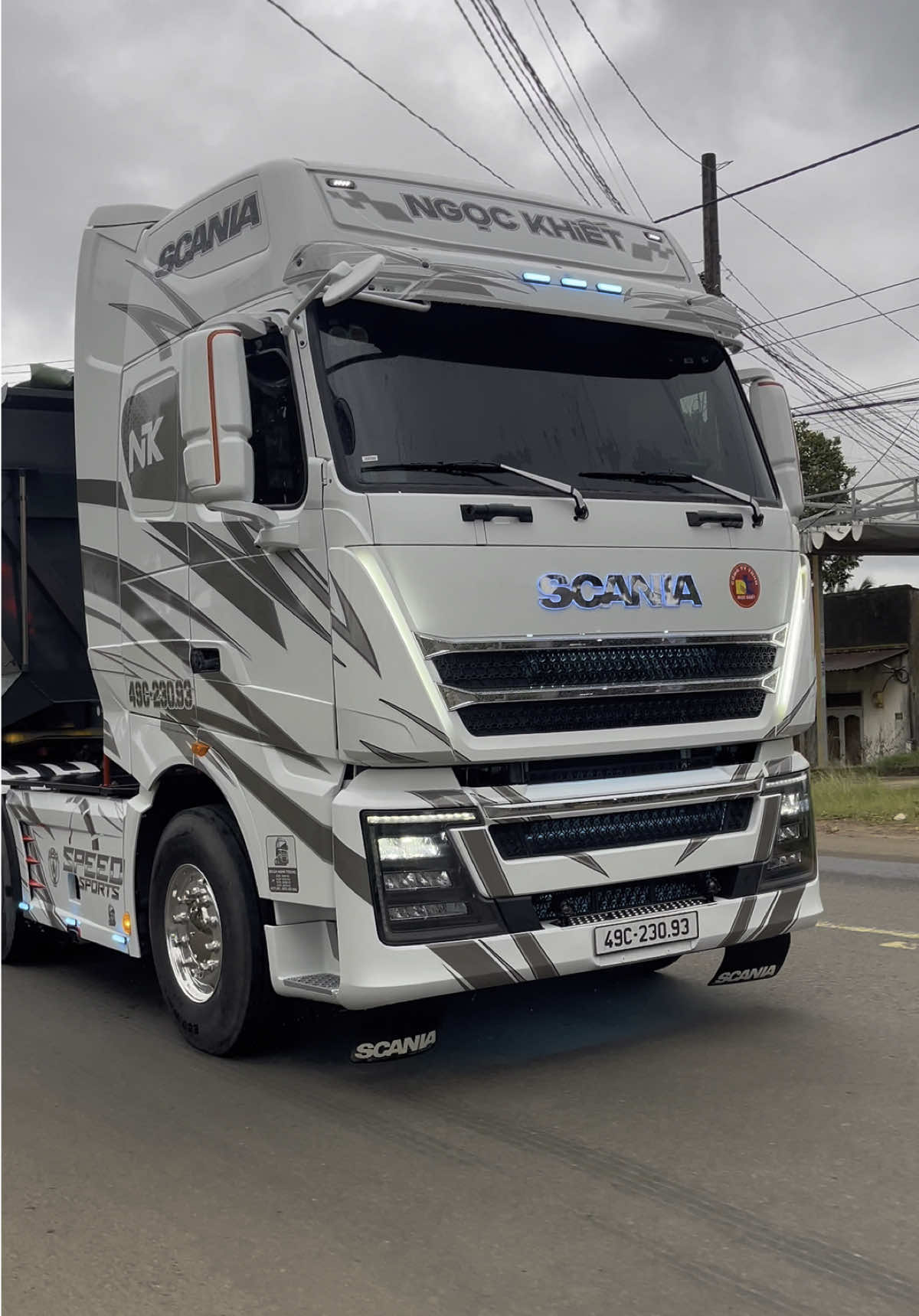 SCANIA nhập nguyên con,đã cập bến về Bảo Lộc 😆😆 @MINH QUÝ #49c23093 #49c39824 #baoloccity #xetai49 #xetaitiktok #howo #daukeo #basuri  #xetaivietnam🇻🇳👍🚚 #xuhuong  #xedep8888 #xetai #49lamdong #sieuxe #scania #scaniav8 #scaniatruck #scaniapower #foryoupage #truckdrivers #botứ