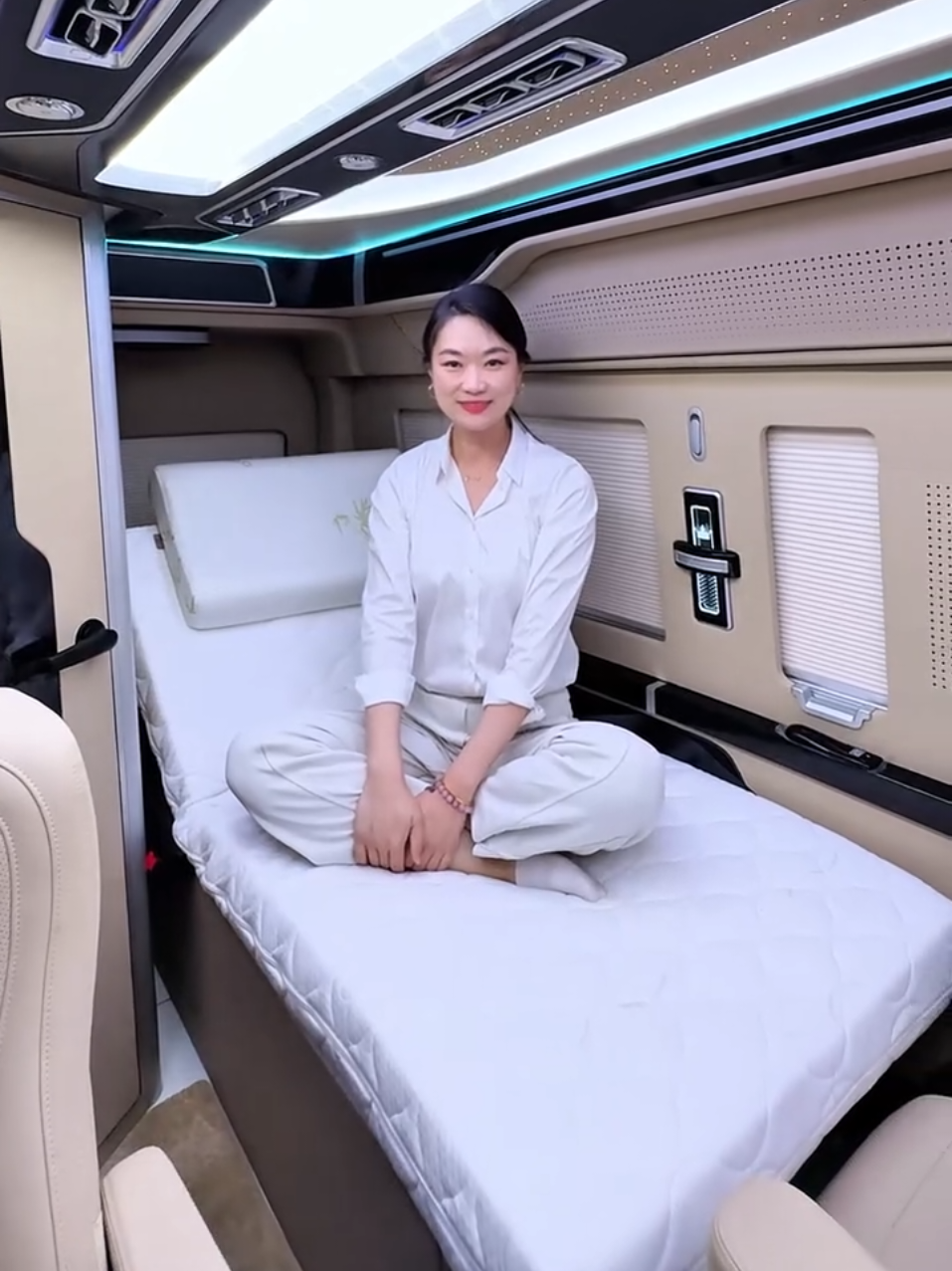 Say goodbye to boring vans – 2025 HiAce is next level! 🔥