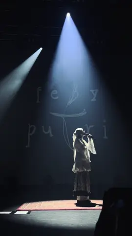 Ya baik sekali. - Usik  Kalimat ini yang mengigatkan ku Tuhan itu sayang hambanya.  Terima kasih Feby buat lagunya.  #febyputri #hitamputih #febyputriliveinkl #febyputriusik  #febyputrivol3 