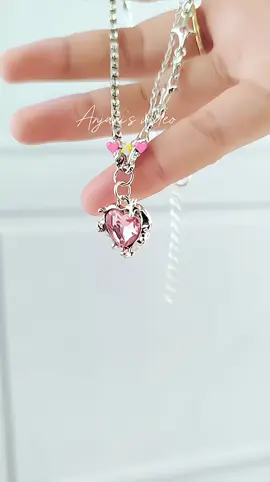 very beautiful and charming 🩷✨ !!hindari kontak langsung dengan air secara berkala agar kalung tidak menghitam.#CapCut #foryou #kalungcewek #asesoris #kalungestetik #CapCut #affiliate 