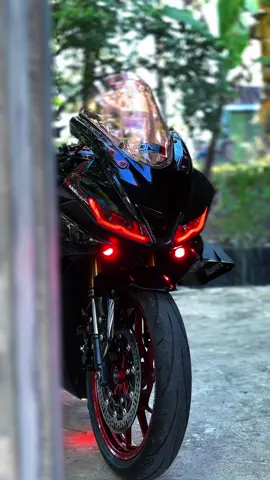 Hitam merah emang🥵🥵#r15v3 #cinematic #r15v3indonesia #winglet #fyp #r15v3lovers #trending 