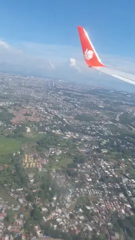 Duduk dan nikmati saja keindahan kota makassar diatas pesawat cocok buat ig stori prank temen saudara mentahan prank#mentahan prank#air bus a320#lion grup