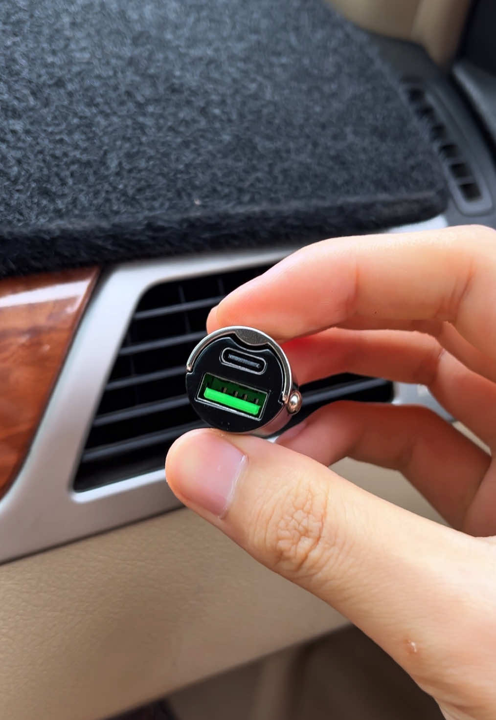 La mejor inversión que hice para mi camioneta. #charger #carcharge#usbc #automotive #tiktokmademebuyit#SummerSale #spotlightfinds 